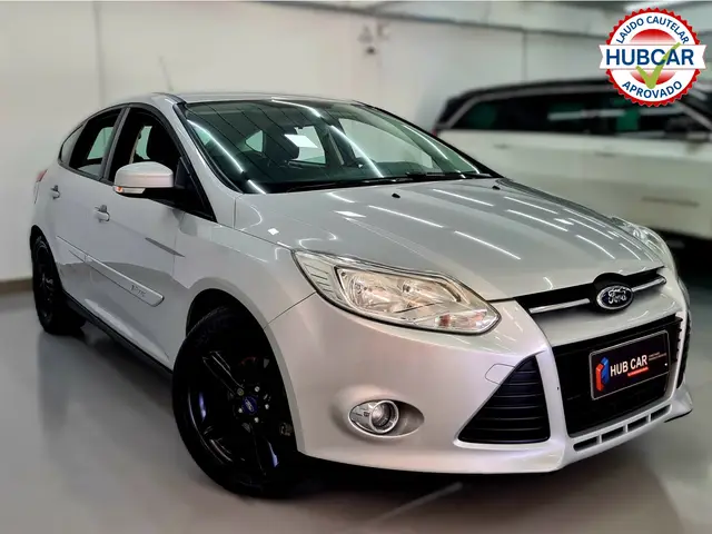 Carro Ford Focus Sedan 2015 SE 2.0 16V PowerShift (Aut)