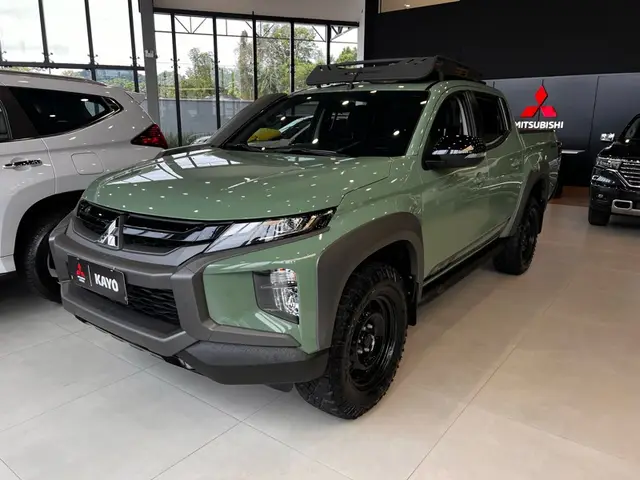 Carro Mitsubishi L200 Triton Savana 2025 2.4 Turbo