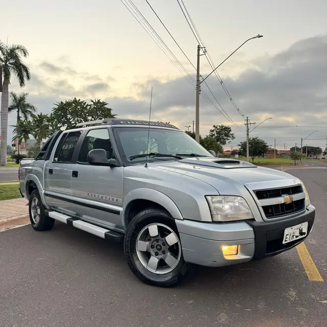 Carro Chevrolet S10 Cabine Dupla 2010 S10 Executive 4x2 2.4 (Flex) (Cab Dupla)