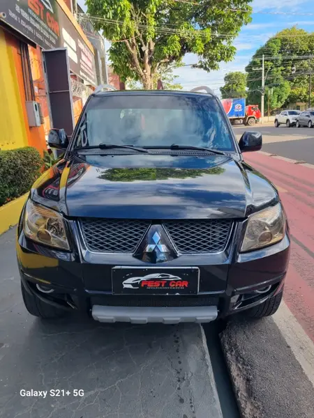 Carro Mitsubishi Pajero TR4 2013 2.0 16V 4x2 (Flex)
