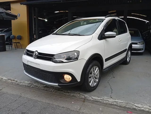Carro Volkswagen CrossFox 2014 I-Motion 1.6 VHT (Flex)