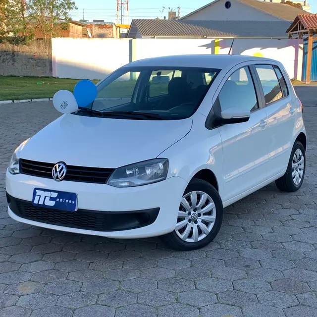 Carro Volkswagen Fox 2014 1.0 TEC (Flex) 4p