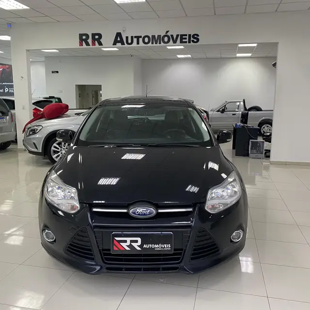 Carro Ford Focus Sedan 2014 SE Plus 2.0 16V PowerShift (Aut)
