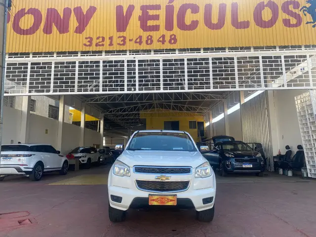 Carro Chevrolet S10 Cabine Simples 2015 S10 2.8 CTDi Cabine Simples LS 4WD