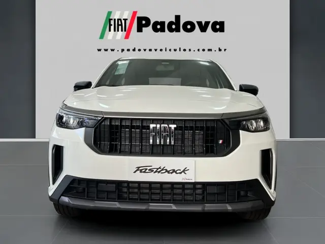 Carro Fiat Fastback 2025 Turbo 200