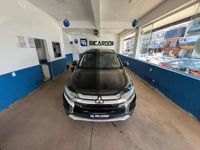 Carro Mitsubishi Outlander 2018 2.2 DI-D Mid 4WD
