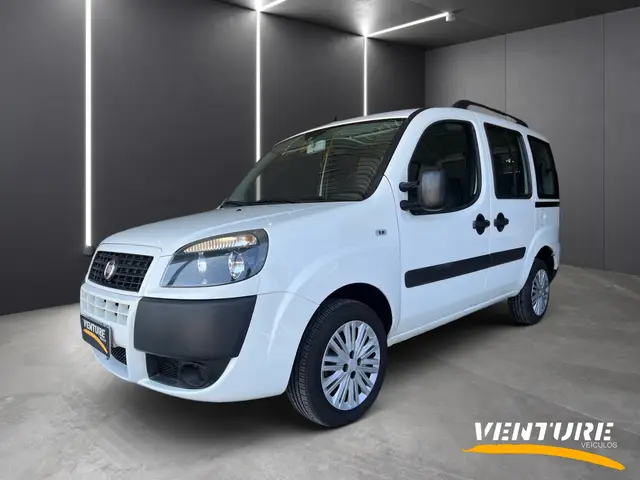 Carro Fiat Doblò 2021 Essence 1.8 16V (Flex)