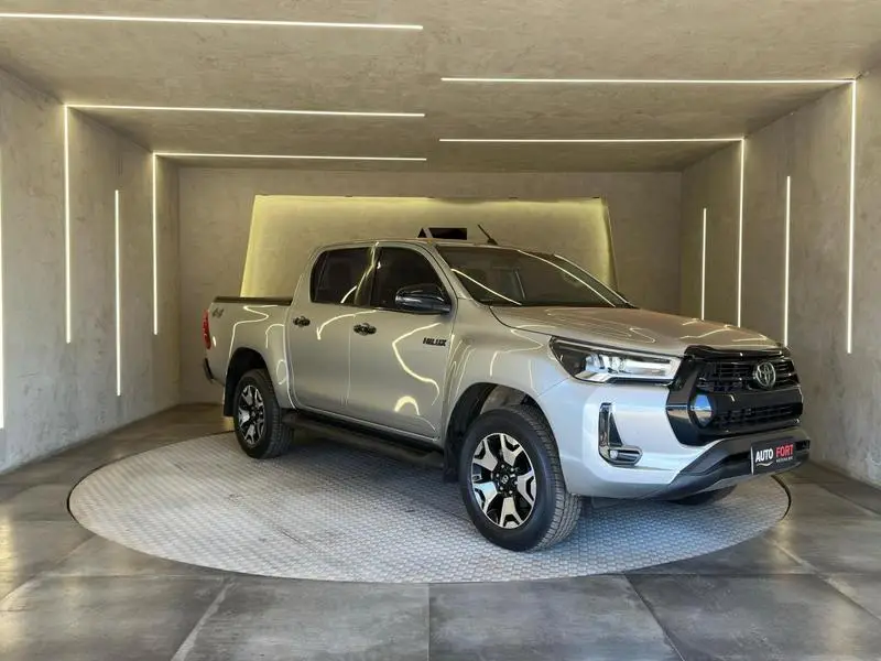 Toyota Hilux Cabine Dupla SRX 2.8 TDI CD 4x4 (Aut)
