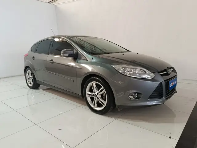 Carro Ford Focus Hatch 2015 SE 2.0 16V PowerShift