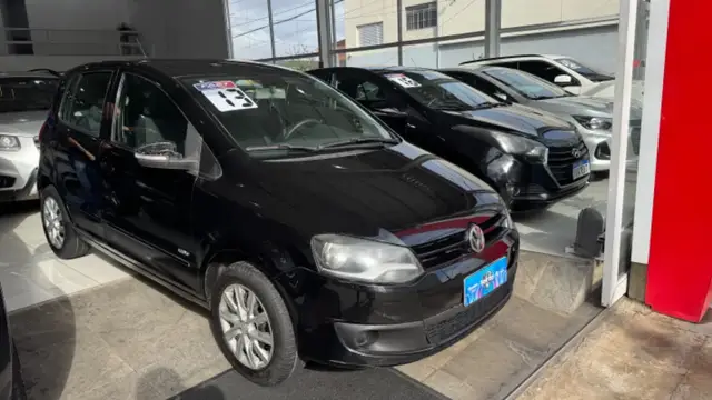 Carro Volkswagen Fox 2013 1.0 TEC (Flex) 2p