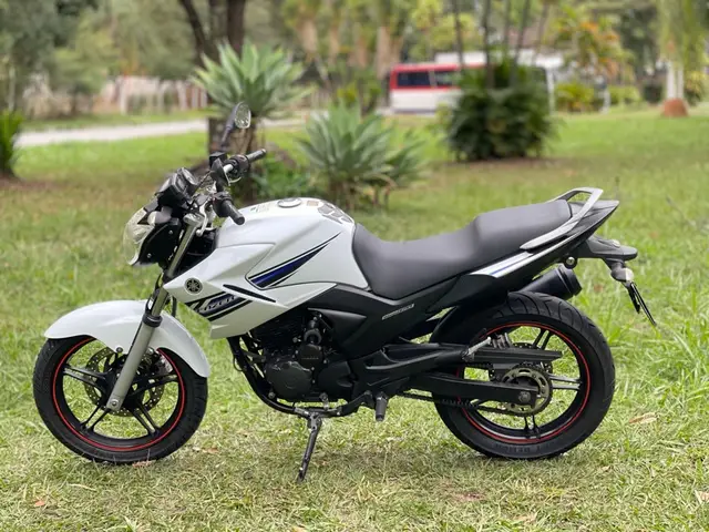 Moto Yamaha YS 250 Fazer 2014 Racing Blue