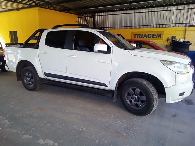 Carro Chevrolet S10 Cabine Dupla 2016 S10 2.4 Advantage (Cabine Dupla)