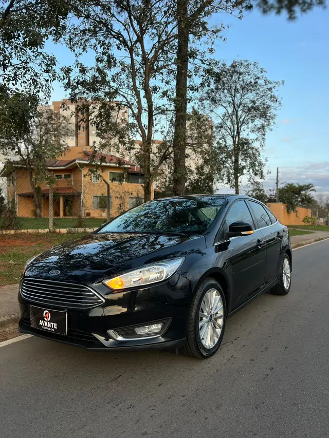 Carro Ford Focus Sedan 2016 Titanium Plus 2.0 PowerShift (Aut)