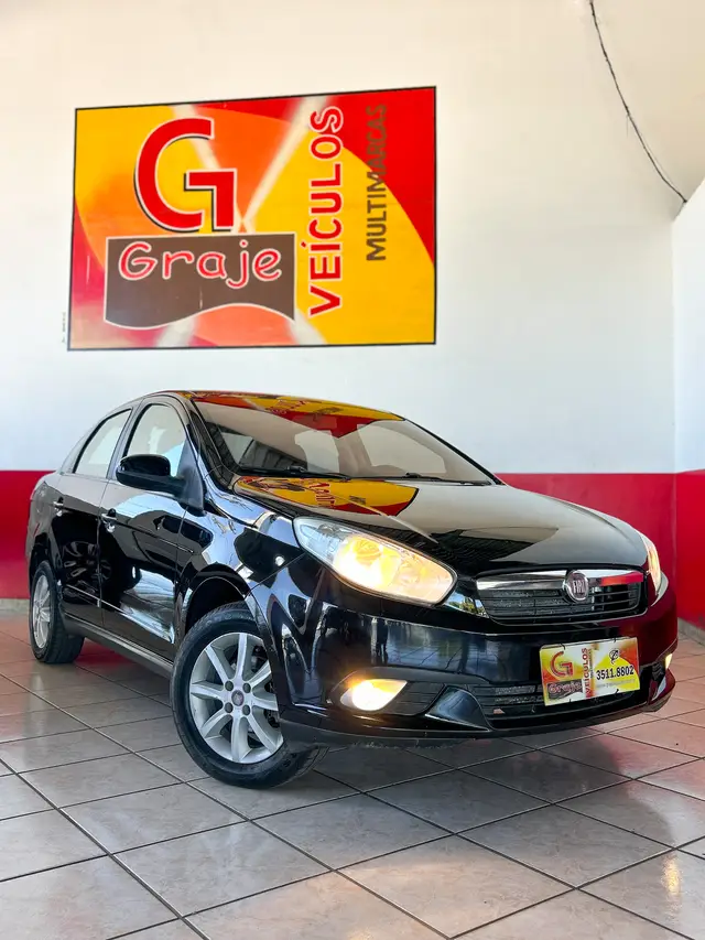Carro Fiat Grand Siena 2013 Evo Attractive 1.4 8V (Flex)