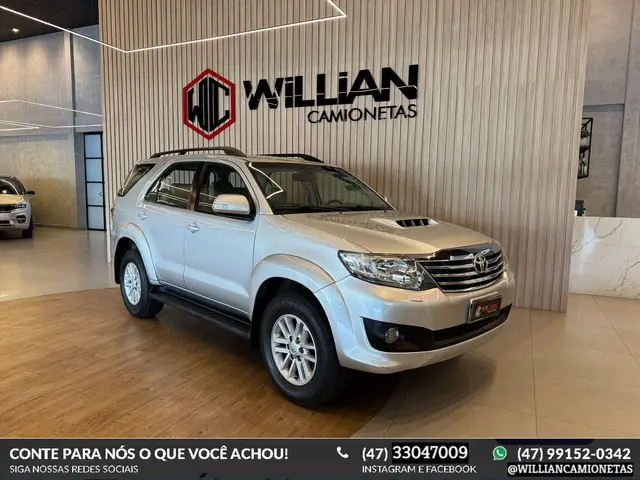 Carro Toyota Hilux SW4 2013 SRV 3.0 4X4 (7 Lugares)
