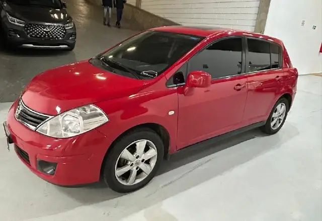 Carro Nissan Tiida 2011 SL 1.8 (flex) (aut)