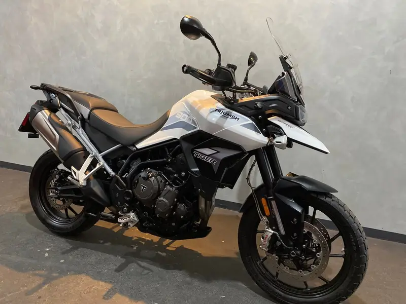 Triumph 900 GT Pro