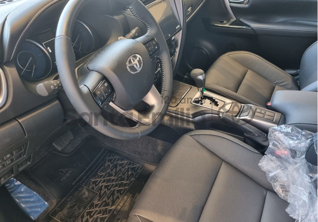 SW4 SRX Platinum 2.8 Turbodiesel 4x4 (Aut.) (7 Lugares)