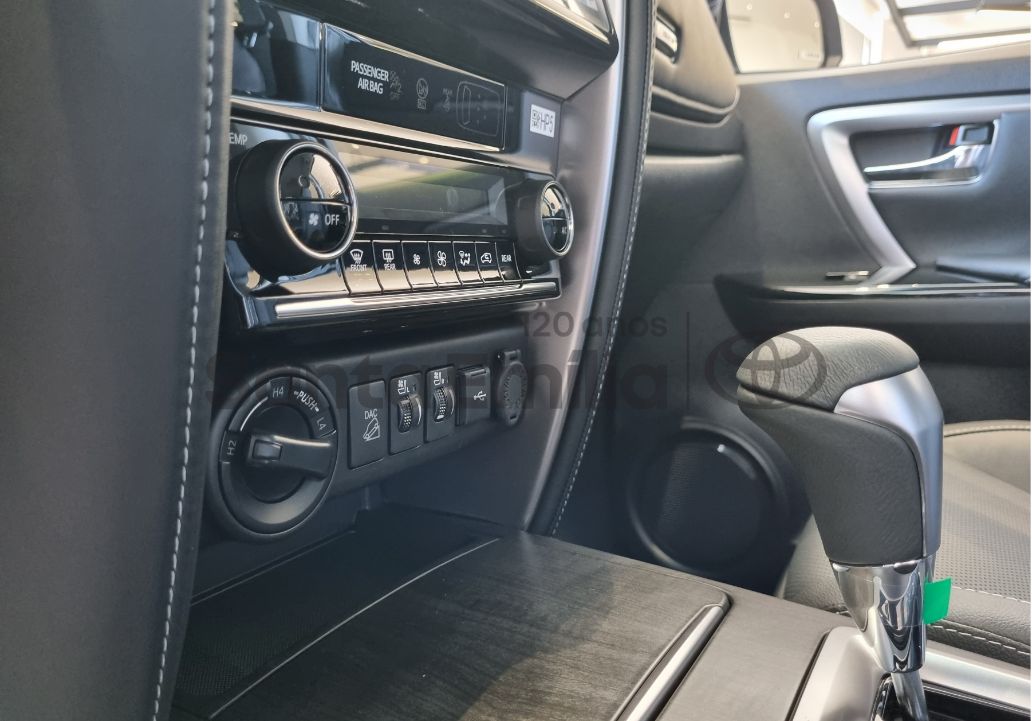 SW4 SRX Platinum 2.8 Turbodiesel 4x4 (Aut.) (7 Lugares)