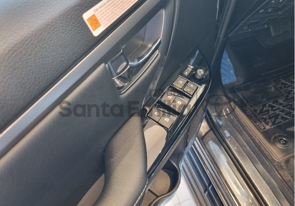 SW4 SRX Platinum 2.8 Turbodiesel 4x4 (Aut.) (7 Lugares)