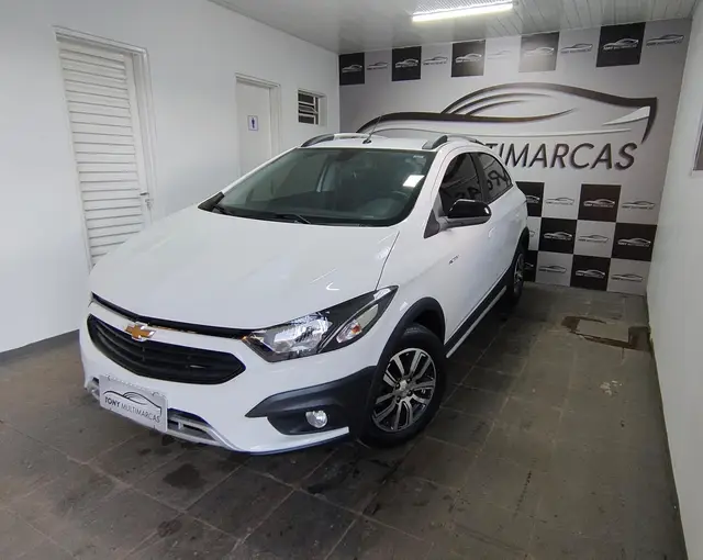 Carro Chevrolet Onix 2018 1.4 Activ SPE/4 (Aut)