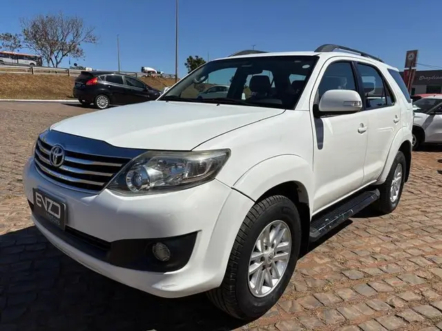 Carro Toyota Hilux Cabine Dupla 2014 Hilux 2.7 Flex 4x4 CD STD
