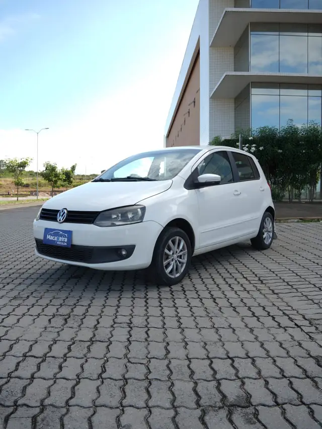 Carro Volkswagen Fox 2014 1.0 TEC (Flex) 4p