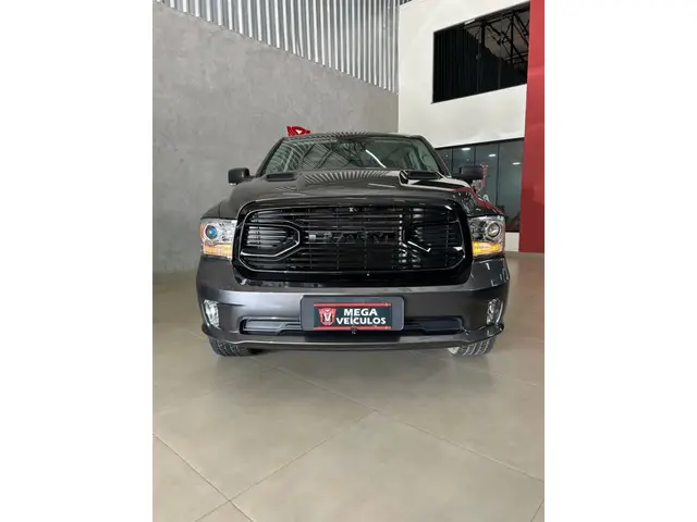 Carro RAM Classic 2022 Laramie 5.7