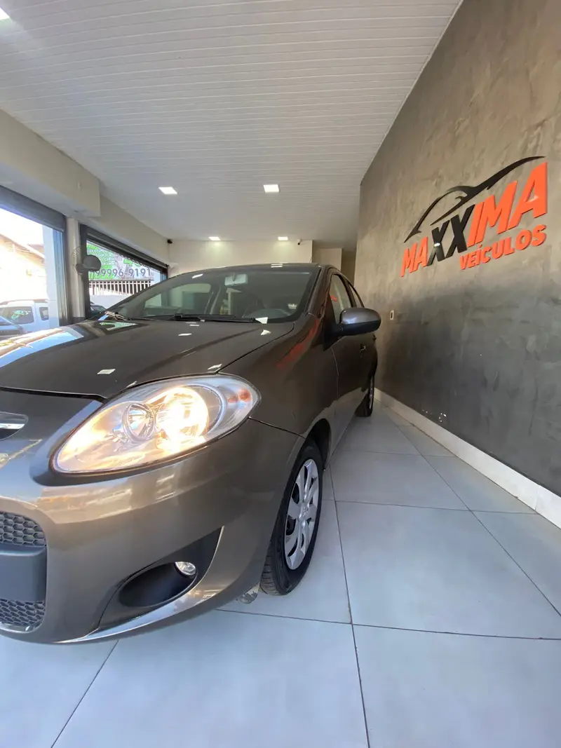 Fiat Palio Attractive 1.0 8V (Flex)