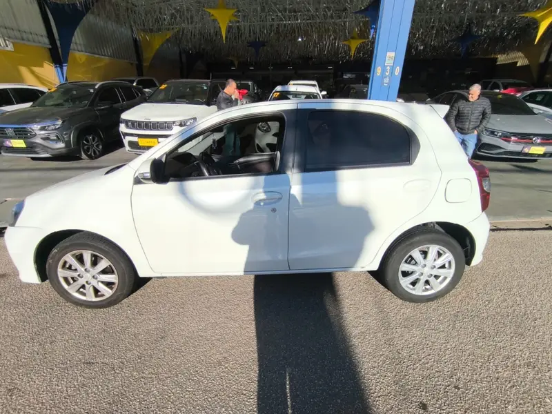 Toyota Etios X Plus 1.5 (Aut) (Flex)