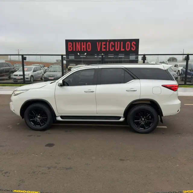Carro Toyota SW4 2018 2.8 TDI SRX 5L 4x4 (Aut)