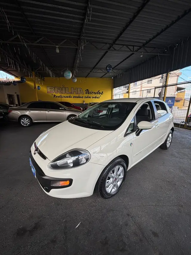 Carro Fiat Punto 2017 Attractive 1.4 (Flex)