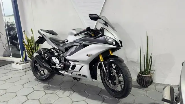 Moto Yamaha YZF R3 2021 (ABS)