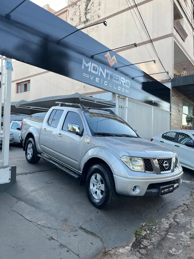 Carro Nissan Frontier 2012 LE 4x4 2.5 16V (cab. dupla) (aut)
