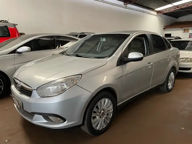 Carro Fiat Grand Siena 2013 Essence 1.6 16V (Flex)