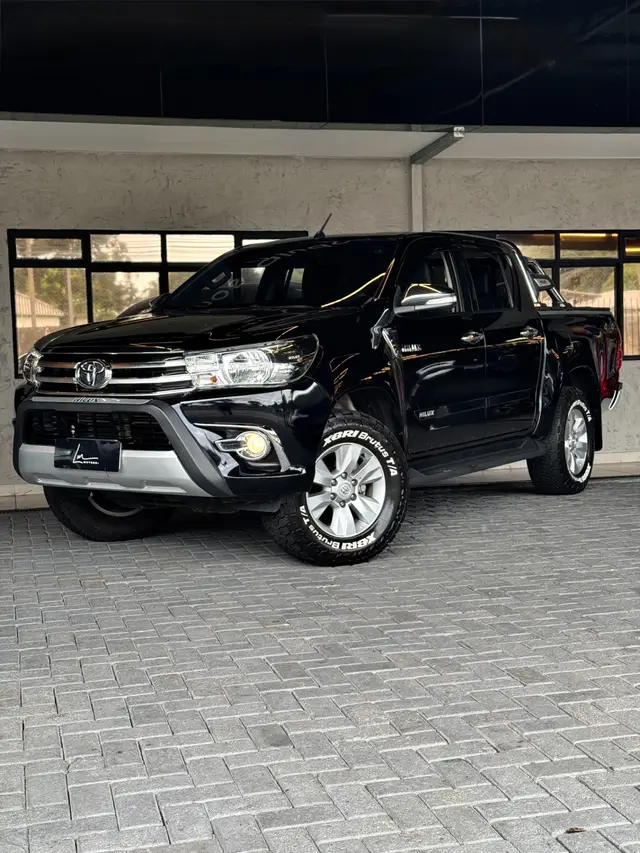 Carro Toyota Hilux Cabine Dupla 2017 Hilux 2.8 TDI SRV CD 4x4 (Aut)