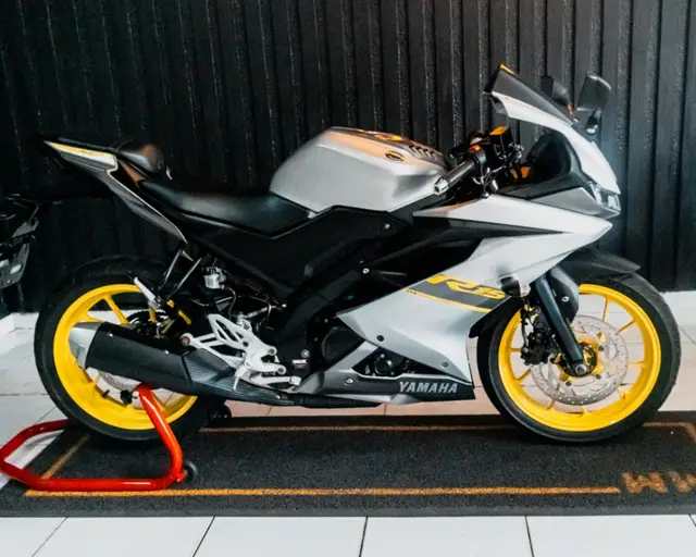 Moto Yamaha YZF R15 2024 ABS