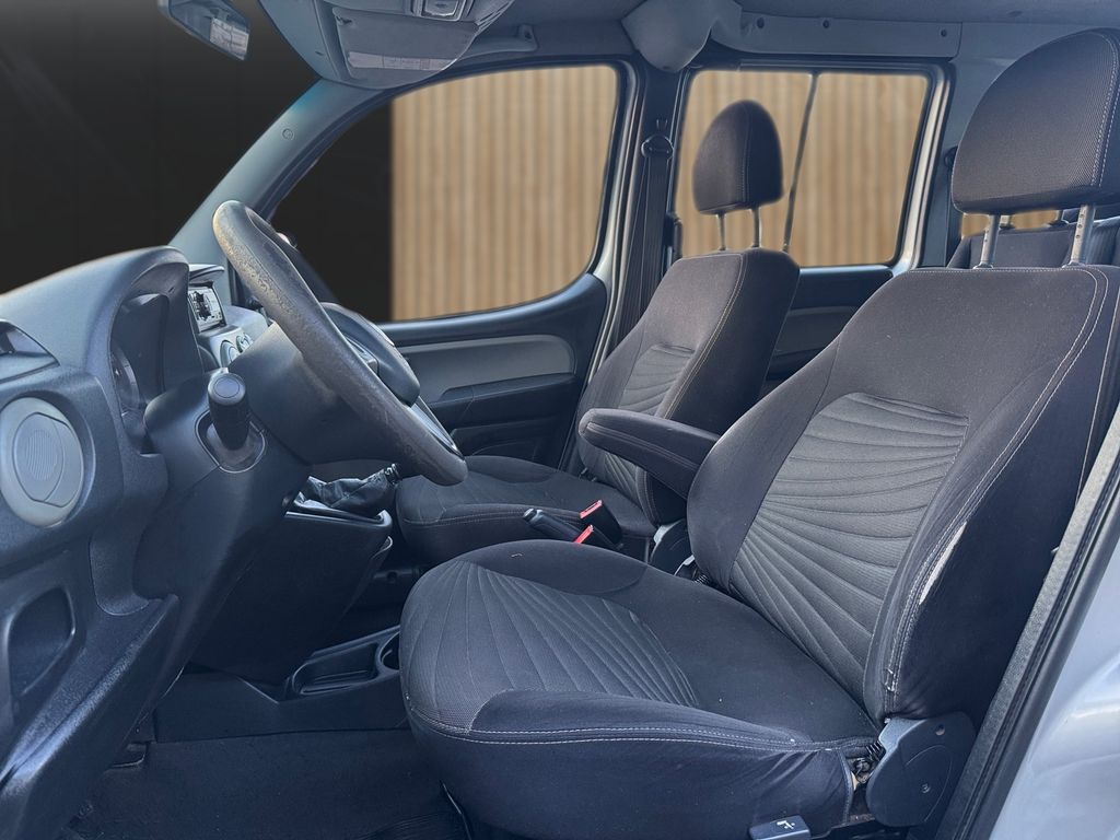 Doblò Essence 1.8 7L (Flex)