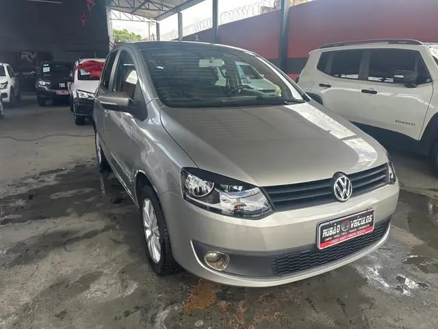 Carro Volkswagen Fox 2014 1.6 VHT Highline (Flex)