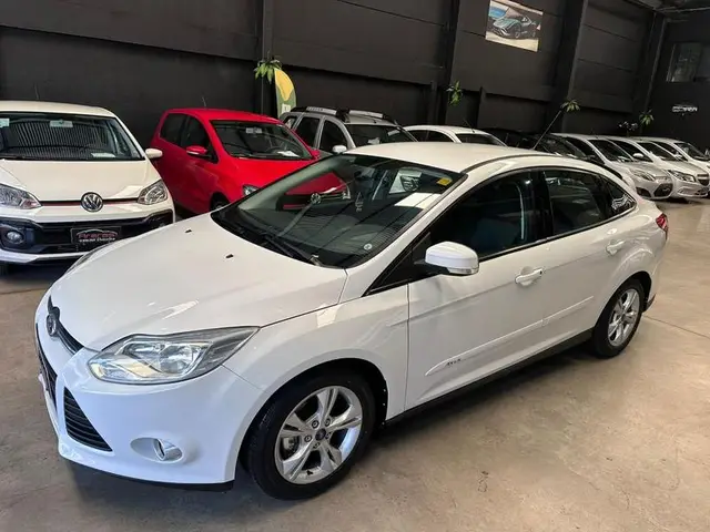 Carro Ford Focus Sedan 2014 S 2.0 16V PowerShift (Aut)