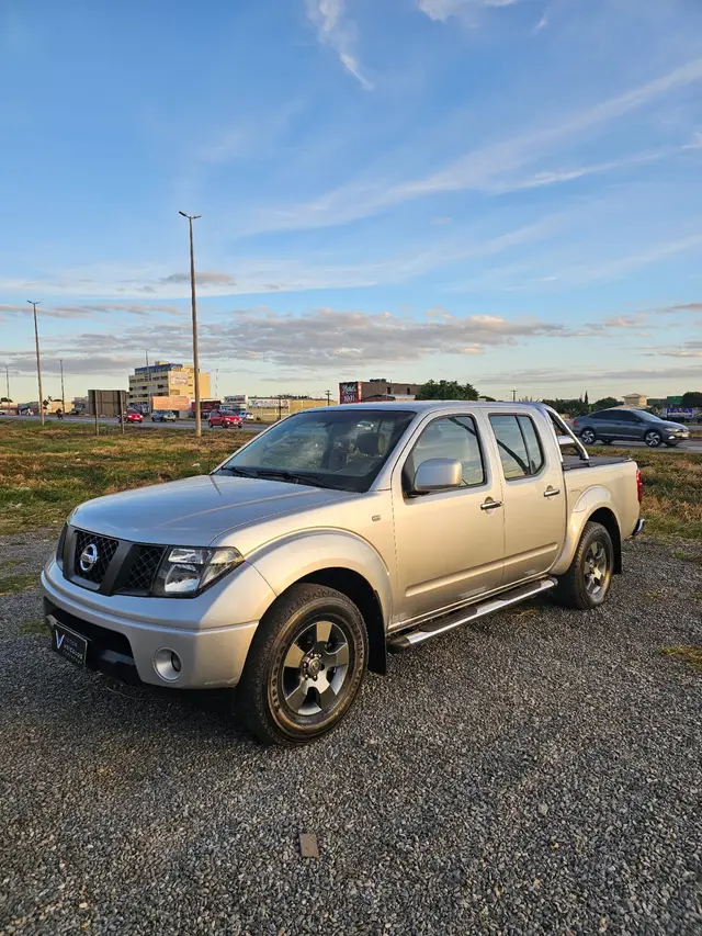 Carro Nissan Frontier 2010 XE 4x4 2.5 16V (cab. dupla)
