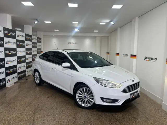 Carro Ford Focus Hatch 2017 Titanium 2.0 PowerShift