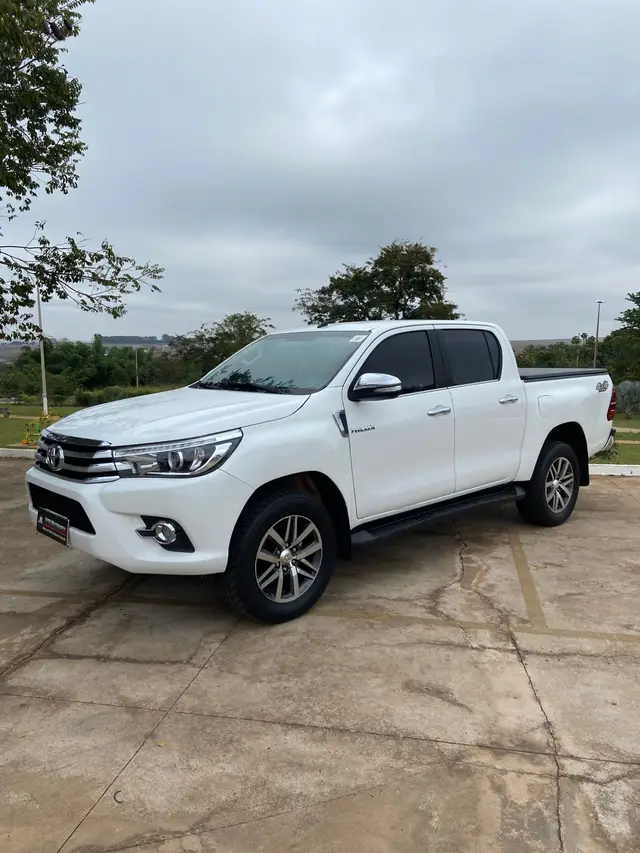 Carro Toyota Hilux Cabine Dupla 2016 Hilux 2.8 TDI SRX CD 4x4 (Aut)