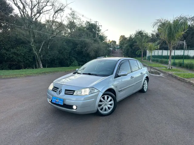 Carro Renault Megane Sedan 2011 Mégane Sedan Dynamique 1.6 16V (flex)