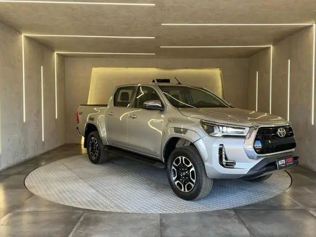 Carro Toyota Hilux Cabine Dupla 2016 Hilux 2.8 TDI SRX CD 4x4 (Aut)