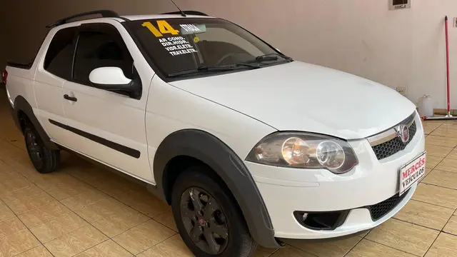 Carro Fiat Strada 2014 Trekking 1.6 16V (Flex) (Cabine Dupla)