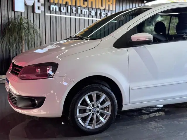 Carro Volkswagen Fox 2014 1.0 TEC (Flex) 4p