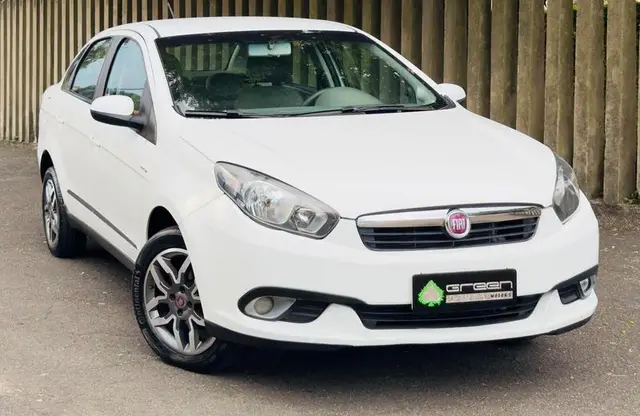 Carro Fiat Grand Siena 2015 Essence 1.6 16V Dualogic (Flex)