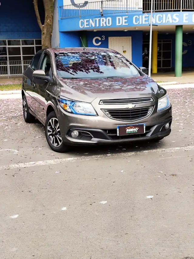 Carro Chevrolet Onix 2014 1.4 LTZ SPE/4 (Aut)