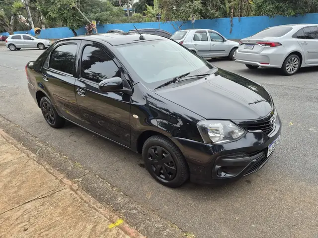 Carro Toyota Etios Sedan 2019 Platinum 1.5 (Aut) (Flex)
